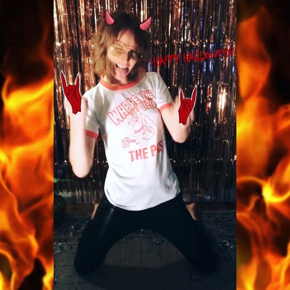 White and Red Vintage T-shirt - Picture 4 of 4